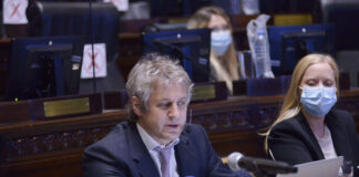 Amplio informe del ministro Felipe Miguel ante la Legislatura