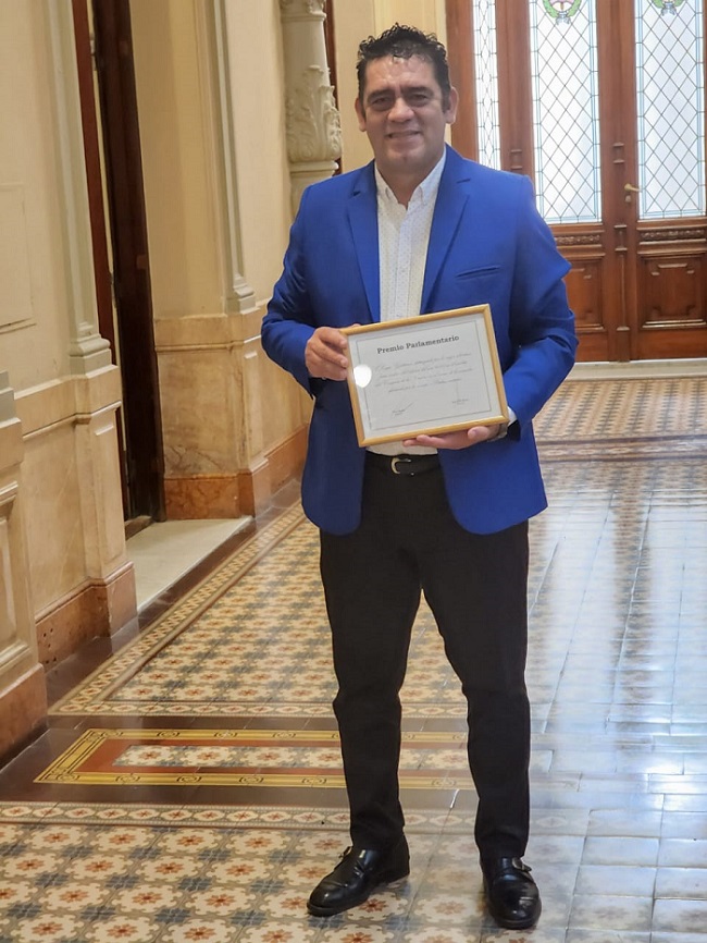 Sergio Gutiérrez, recibió el Premio Parlamentario al Mejor Periodista del Interior