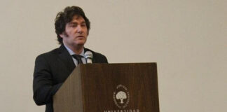 “Si hay un problema de déficit, que la política baje el gasto. Tienen gran cantidad de partidas para cortar”, dijo Milei