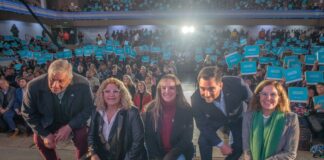 Malena Galmarini, Facundo Leal y la Provincia de Buenos Aires entregaron más de 3000 notebooks a estudiantes de escuelas de Tigre.