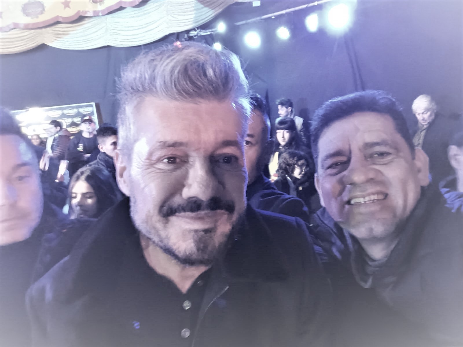 Tinelli junto a Sergio Gutiérrez, editor de Edición Calificada 