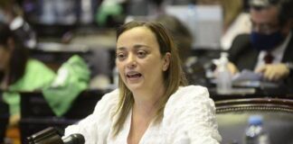 Cecilia Moreau entregará la mención de honor “Juan Bautista Alberdi” al Equipo Argentino de Antropología Forense por su aporte a los derechos humanos