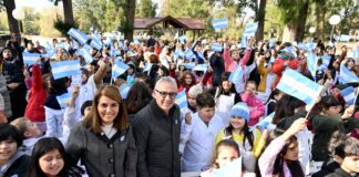 En Delta de Tigre, Julio Zamora acompañó a los estudiantes en la promesa a la Bandera Nacional