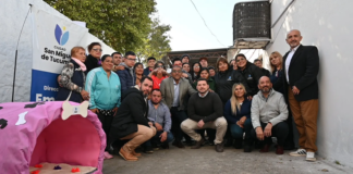 Personas con discapacidad que participan de los talleres de Empleo construyen casitas para animales sin hogar