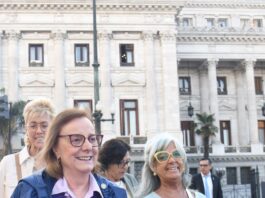 Alicia Kirchner en la Marcha Federal contra el veto que desfinancia al Garrahan y las Universidades: “Lo que importa es que no tengamos un déficit humano”