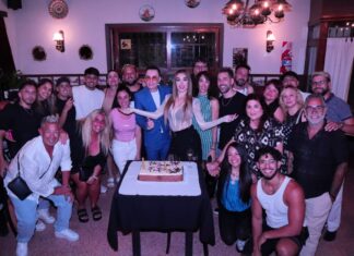 La multifacética Fátima Florez celebró su cumpleaños en medio de una temporada teatral a puro éxito