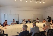 APeRA participó de un encuentro con diputados sobre la derogación del Estatuto del Periodista La reunión se celebró en las oficinas del interbloque Unidos y participaron legisladores nacionales, entidades periodísticas y representantes gremiales.