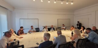 APeRA participó de un encuentro con diputados sobre la derogación del Estatuto del Periodista La reunión se celebró en las oficinas del interbloque Unidos y participaron legisladores nacionales, entidades periodísticas y representantes gremiales.