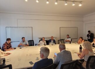 APeRA participó de un encuentro con diputados sobre la derogación del Estatuto del Periodista La reunión se celebró en las oficinas del interbloque Unidos y participaron legisladores nacionales, entidades periodísticas y representantes gremiales.