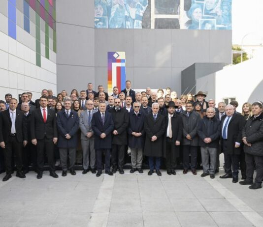 Más de 50 Intendentes firmaron acuerdo en la AMIA